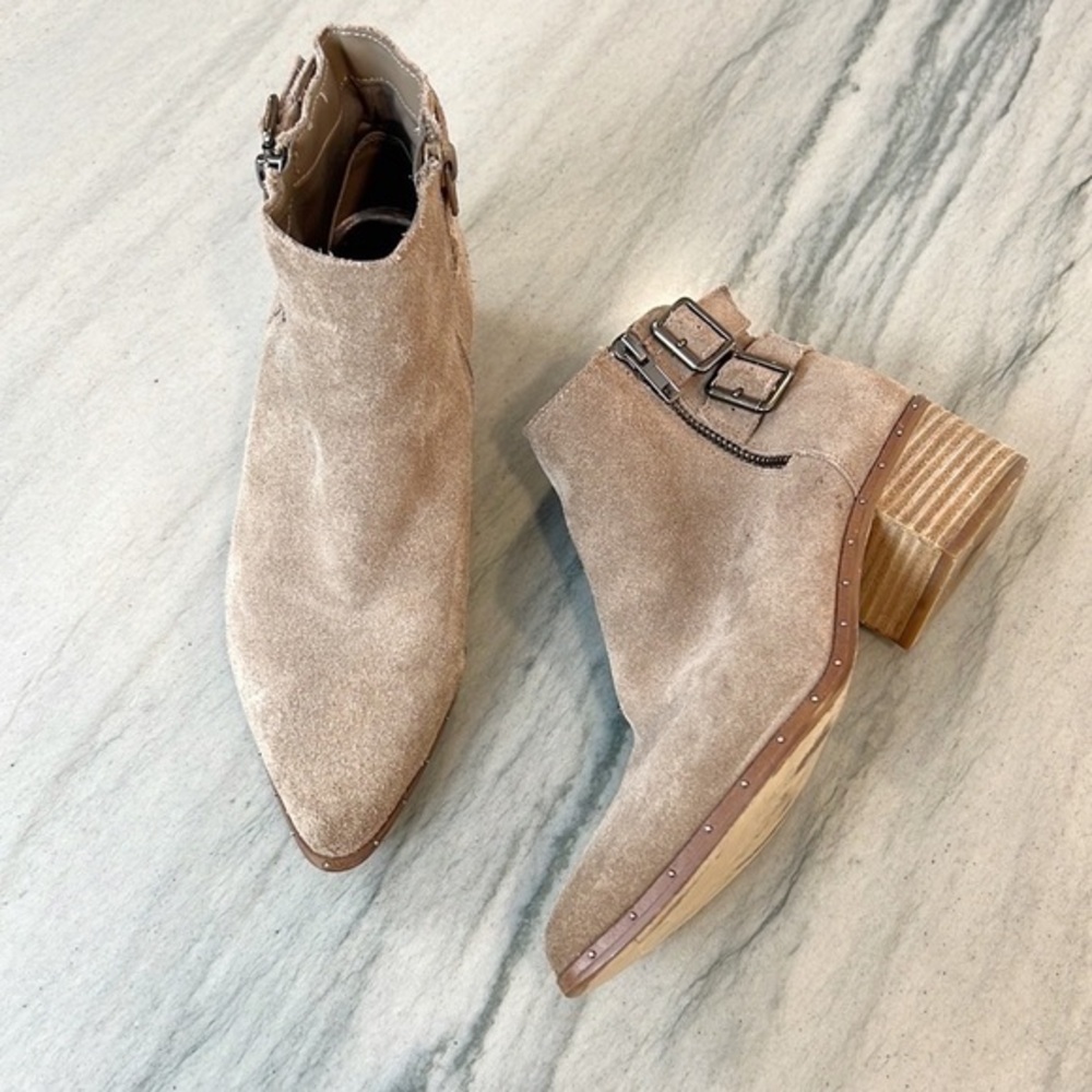 Bleeker & Bond Georgia Bootie Tank Khaki Buckle Detail Size 7